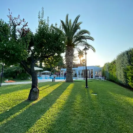 Bed and Breakfast Villa Adriana Puglia - B&B & Private Villa 3*