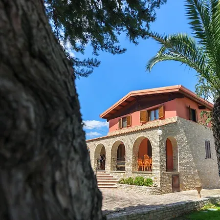 Villa Adriana Puglia - B&B & Private Villa Bed and Breakfast 3*